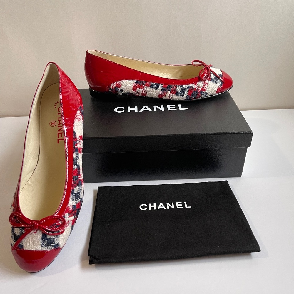 CHANEL FLATS